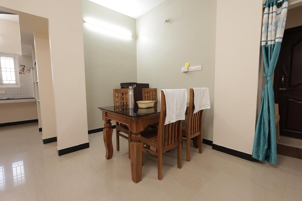Family Accommodation in Thudiyalur: What to Look for Before Booking
