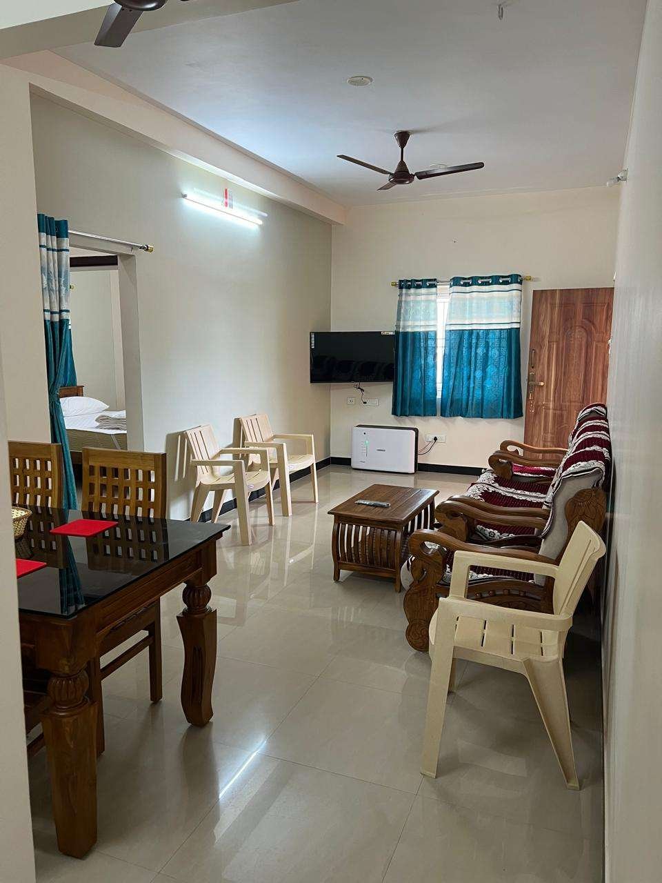 Service Apartment vs Hotel in Thudiyalur: Which Is Better for Your Stay?